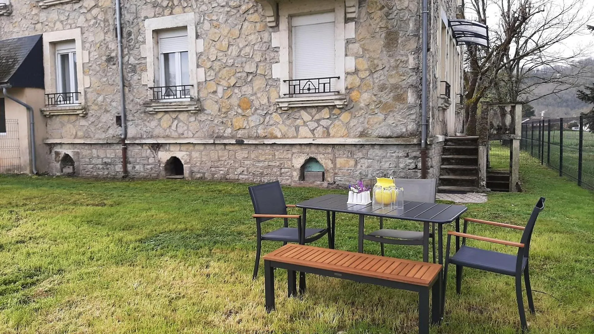 Grand Appartement Avec Jardin Bretenoux Apartmán